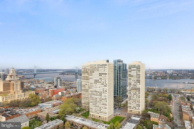 Building Photo - 200 Locust St
