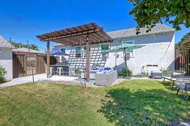 Building Photo - Beautifully Renovated La Mesa Home with 2-Car Detached Garage!