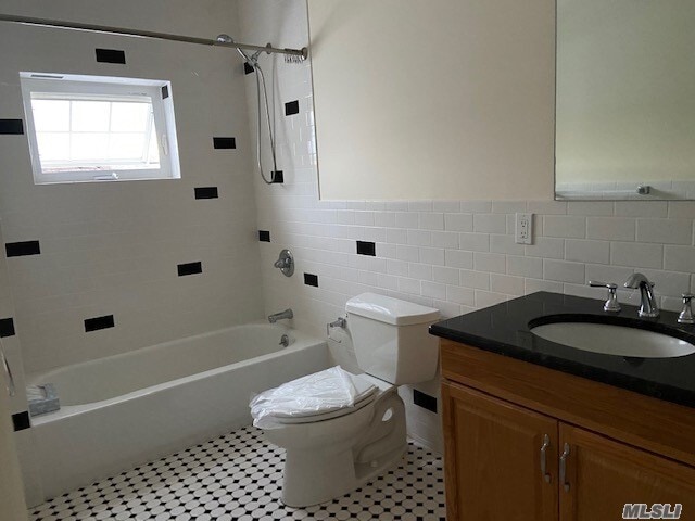 Building Photo - 1024 Broadway