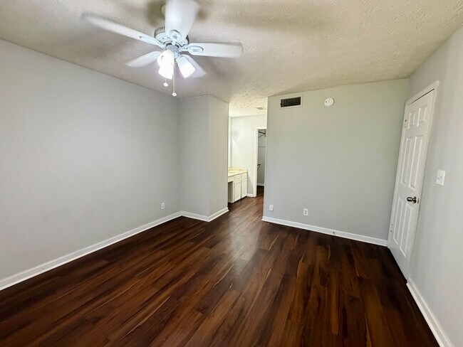 Building Photo - Welcome home!
