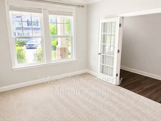 Building Photo - 208 Daisy Grove Ln