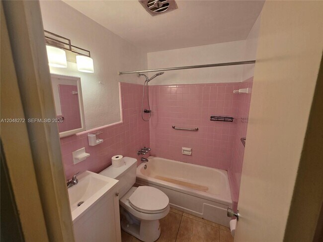 Building Photo - 6130 Funston St