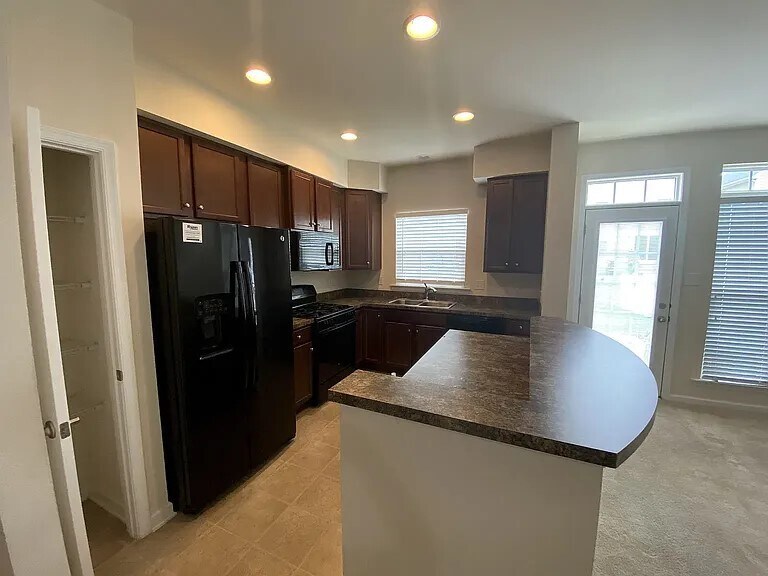 Building Photo - 8939 Ringview Dr