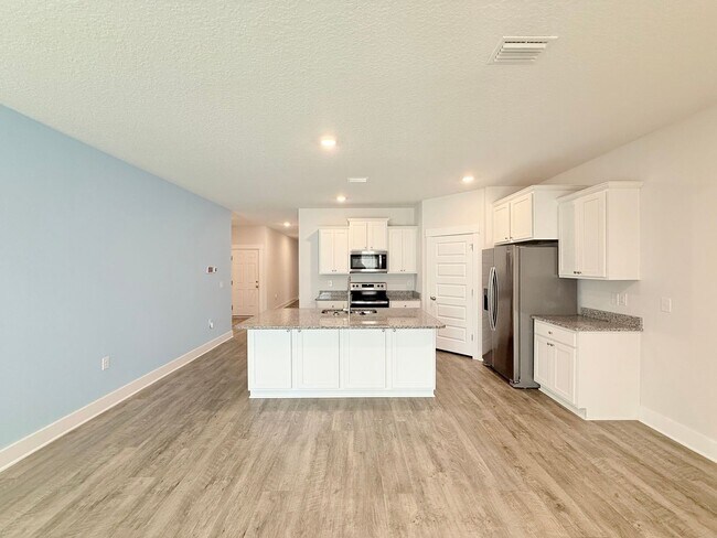 Building Photo - Stunning 4-Bedroom Home - Arbor Place