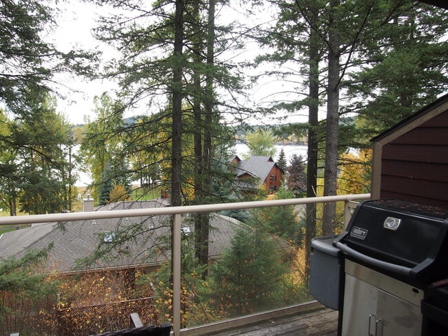 Building Photo - 2 Bedroom 2 bath, Hillside Whitefish Lake Condo