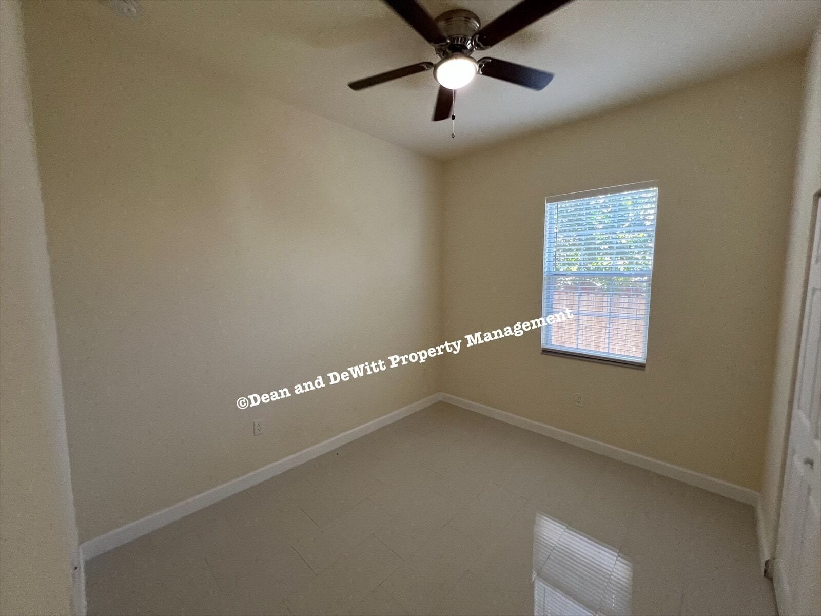 Building Photo - 4 Bed/2 Bath