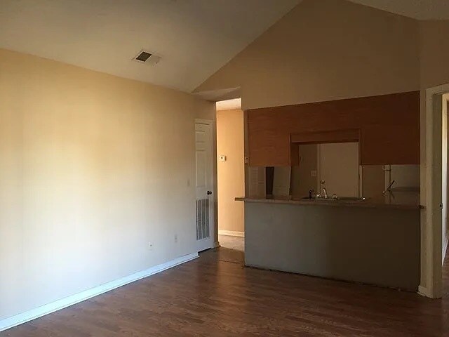 Building Photo - 1646 Latham Ct