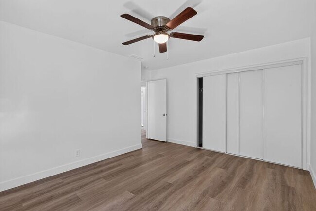 Building Photo - 2,900 /Month Beautiful 2 Bed, 1 Bath Single Story, with Garage Centrally Located in Petaluma!