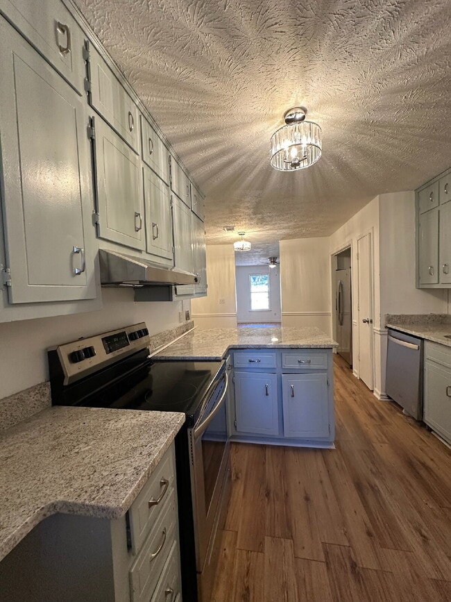 Building Photo - Fully Renovated 2 Bedroom 2 Bath Duplex in Stone Mountain