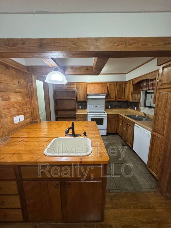 Building Photo - 123 Co Rd 622
