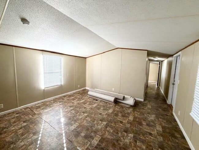 Building Photo - 136 Burkhart Ln