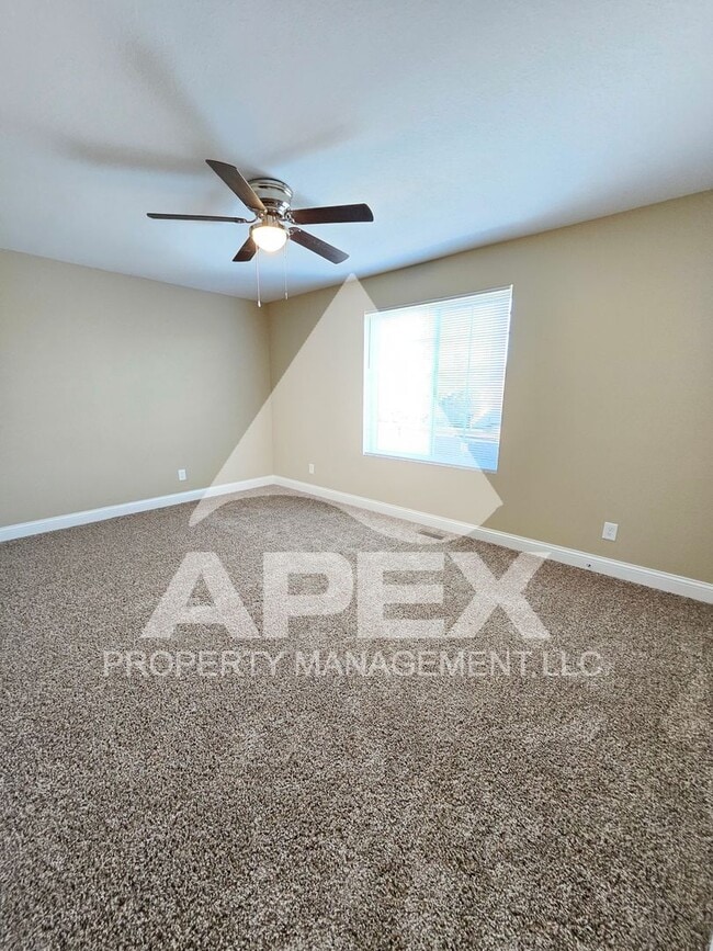 Building Photo - AVALON TOWNHOMES – LIKE NEW - 2 Bd/2.5 Ba Townhome off Topside Road with convenient access to Mar...