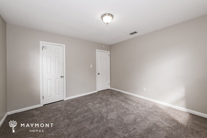 Building Photo - 6037 Green Hill Ln