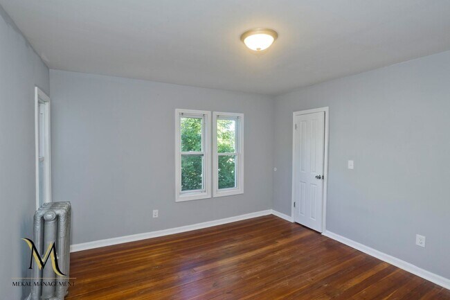 Building Photo - Single Family Home just minutes away from E. Longmeadow!