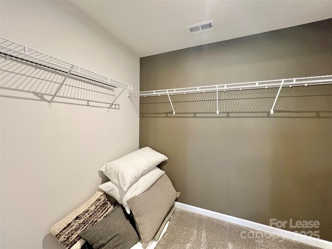 Building Photo - 15906 Parkside crossing Dr
