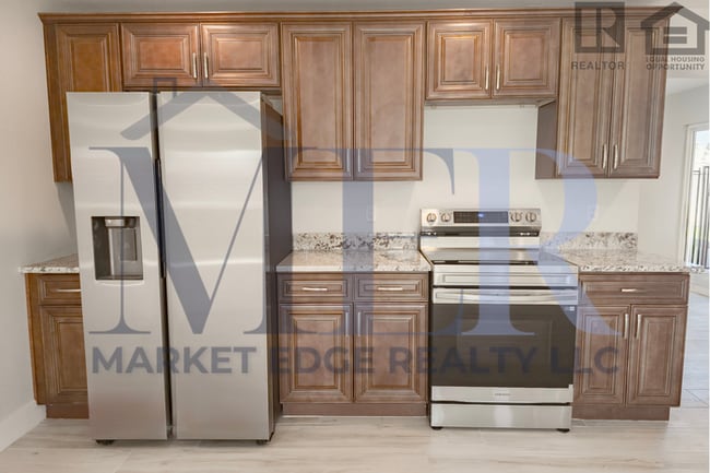 Building Photo - 4Bed/2Bath House at University/Dobson--Complete Remodel w/Pool!