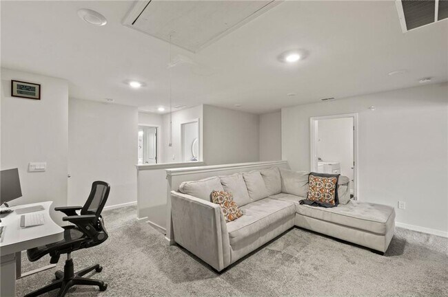 Building Photo - 1166 Arrowlake Rd