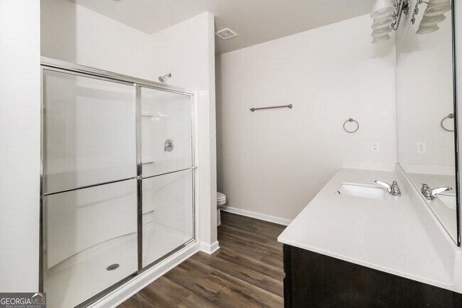 Building Photo - 190 Randette Dr