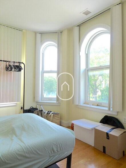 Building Photo - 87 Gainsborough St