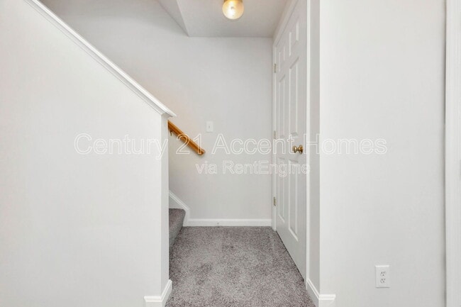 Building Photo - 9907 Warwick Pl
