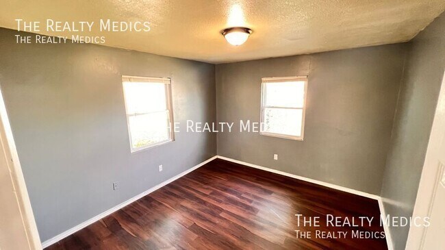 Building Photo - 1073 Leeward Dr