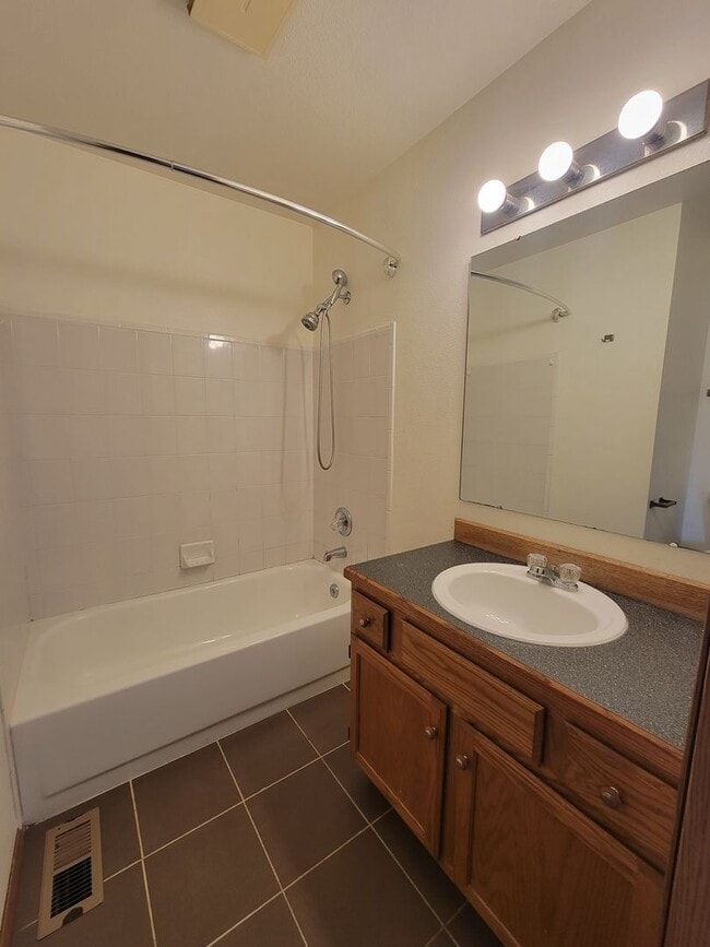 Building Photo - 3 bedroom home with 2 car garage built in ...
