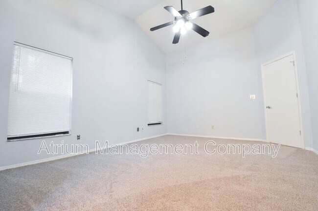 Building Photo - 277 Lakebreeze Cir