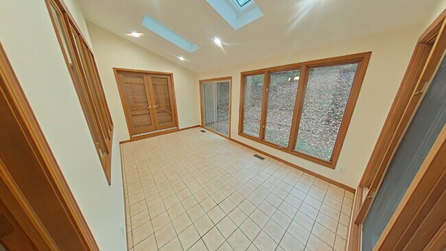 Building Photo - 1449 Ridge Ct