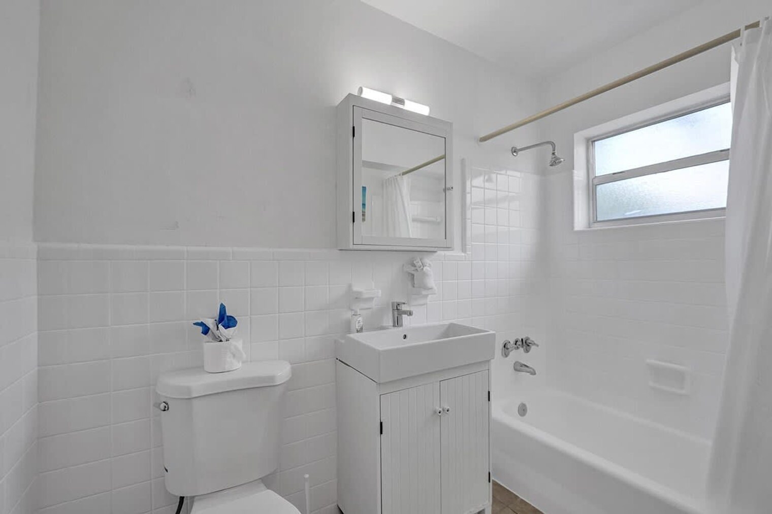 Building Photo - 335 Desoto St