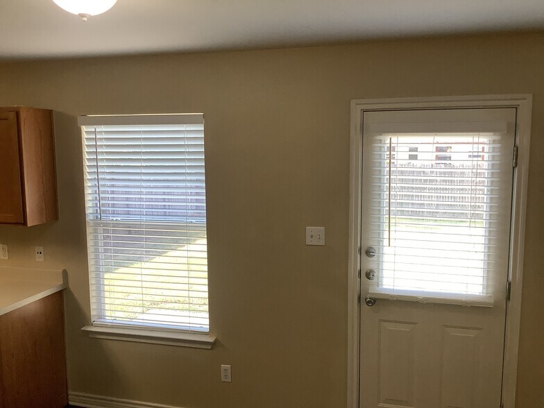 Building Photo - 206 Pheasant Trl