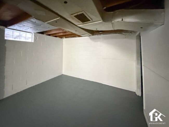 Building Photo - 13581 Penrod St