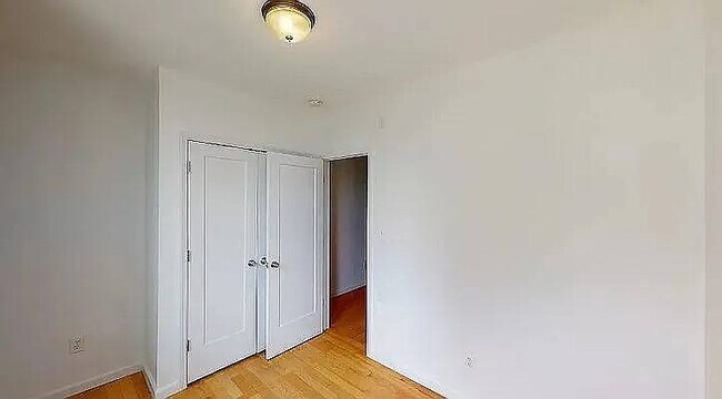 Building Photo - 932 Seneca Ave