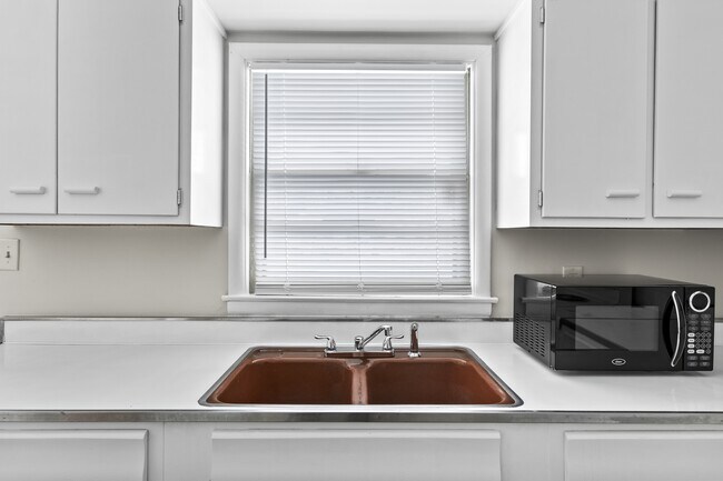 Building Photo - 257 Zandale Dr