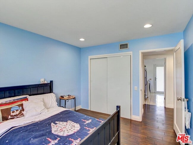 Building Photo - 6763 Radlock Ave