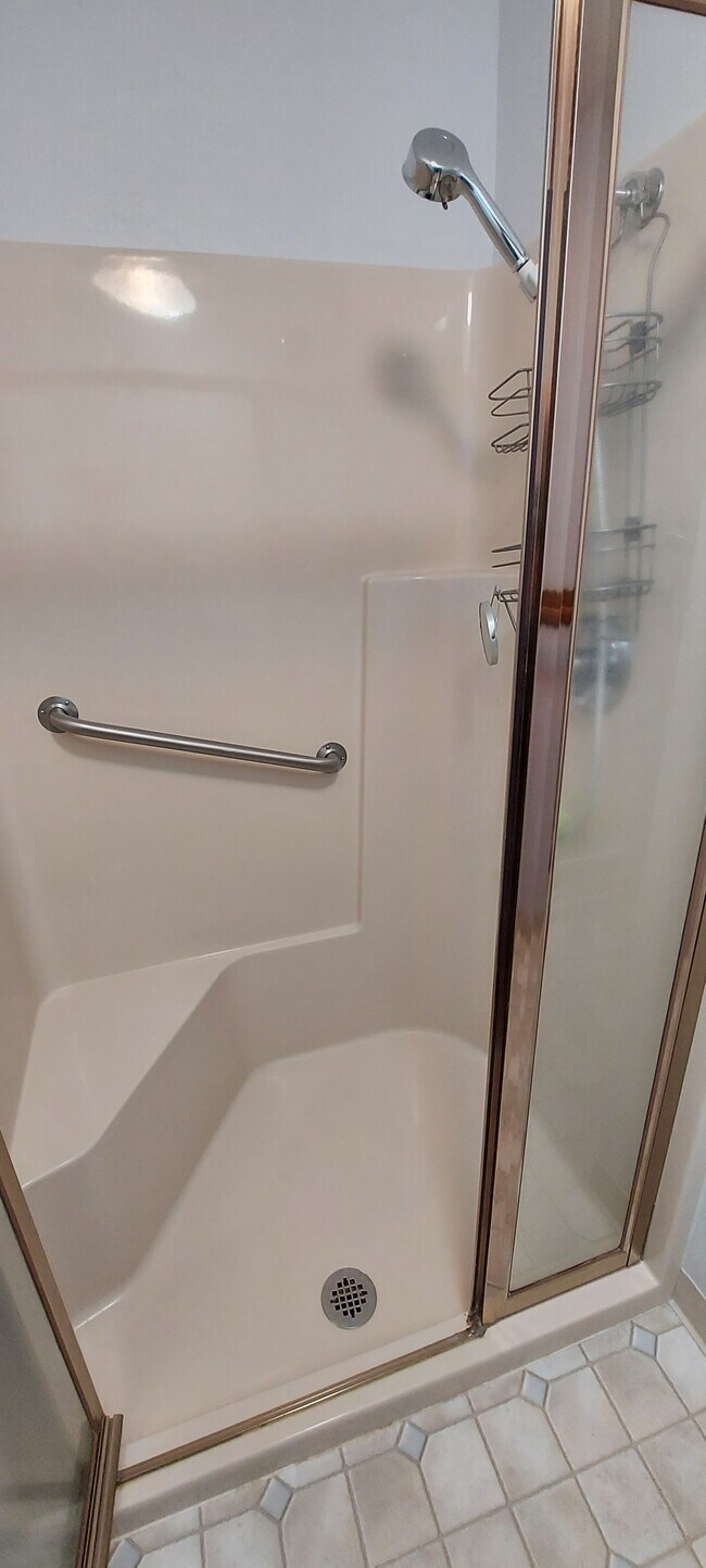 Building Photo - 5090 Forsythia Dr