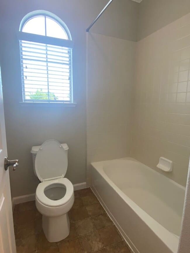 Building Photo - Immaculate home in W. Roseville!