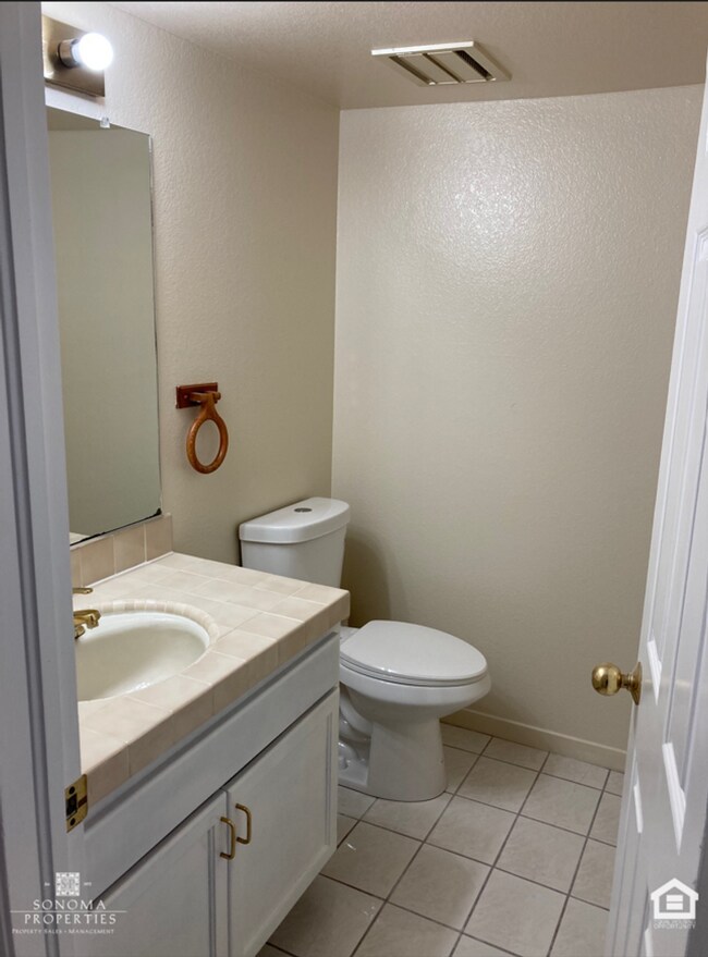 Building Photo - 3 Bedroom, 2.5 Bathroom Townhouse, Located...