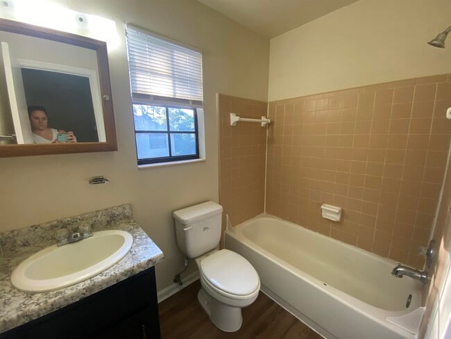 Building Photo - 1403 McCauley Rd