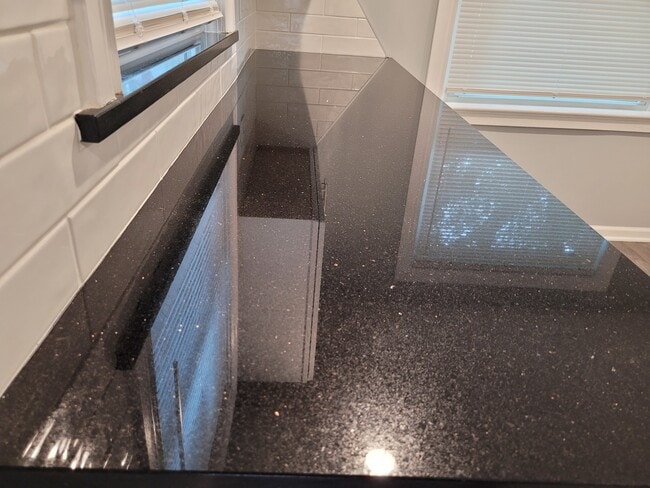 Building Photo - 8617 S Bennett Ave