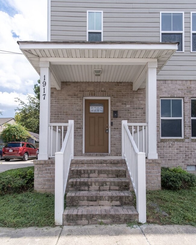 Building Photo - MOVE IN READY 3 Bedroom!