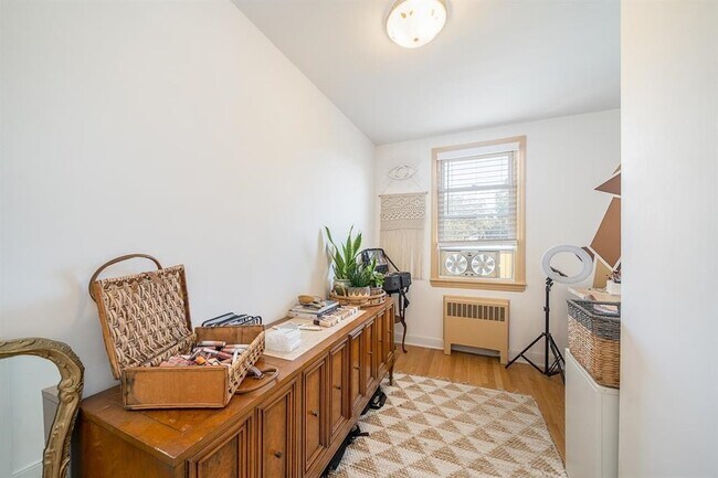 Building Photo - 118 W 46th St