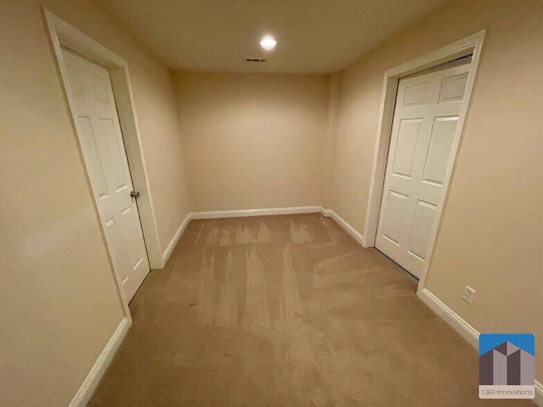 Building Photo - 1377 Greencrest Ct