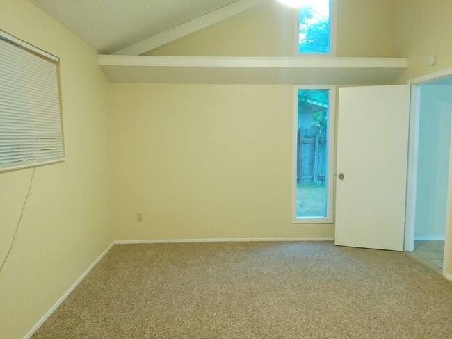 Building Photo - 109 Sutherland Dr