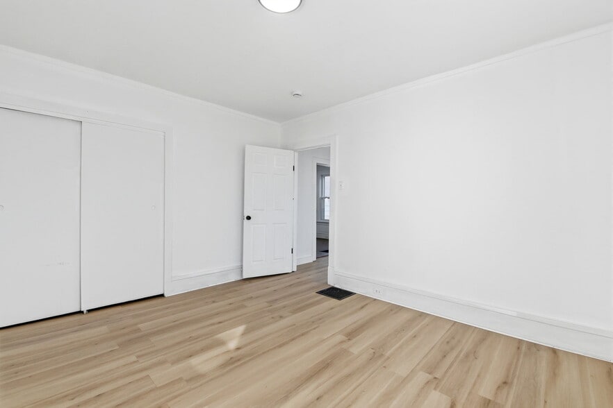 Building Photo - 6531 Plymouth Ave