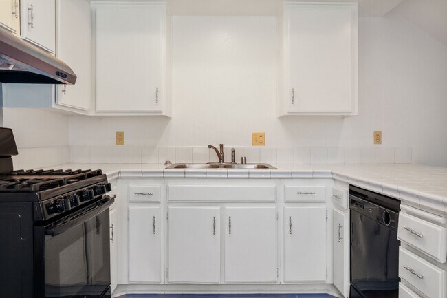 Building Photo - Gated Anaheim 3 Bedroom Home | Attached 2-Car Garage | Central A/C