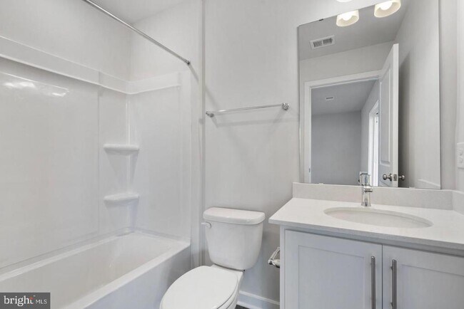 Building Photo - 16502 Green Glade Dr