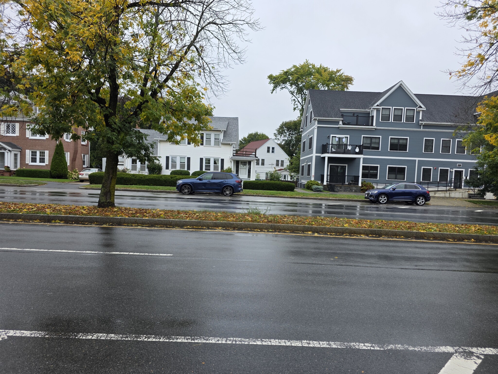 Building Photo - 1028 Fellsway