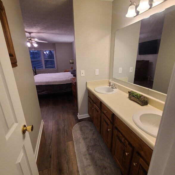 Building Photo - 11 Lindseybrook Trl