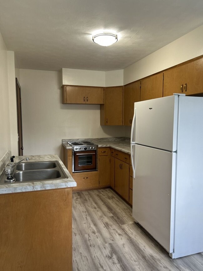 Building Photo - MMA Properties 920