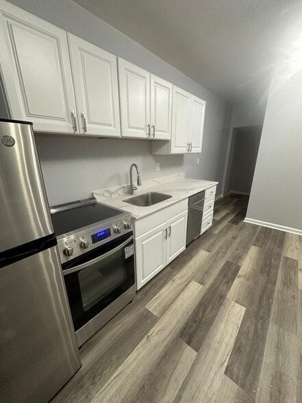 Building Photo - 824 E 39th St